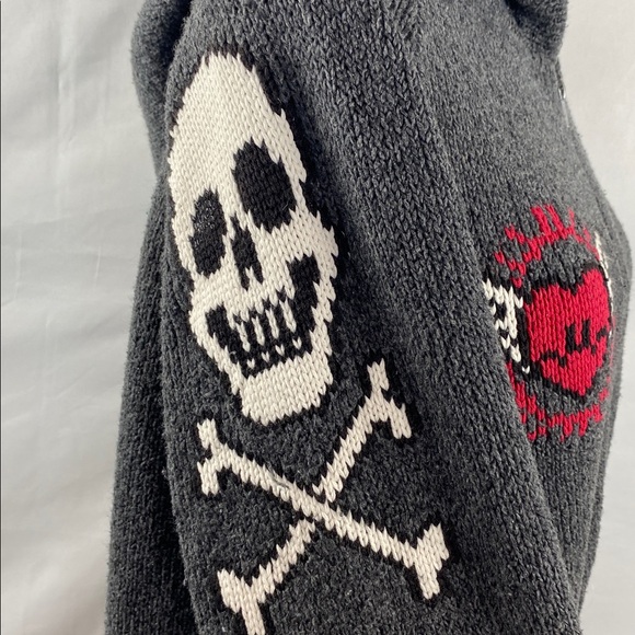 Torrid Grey Skull, Rose & Heart Embroidered Knit Full-Zip Sweater Hoodie 3X - Picture 4 of 7